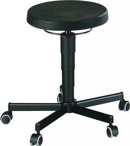 Taboret obrotowy kółka pianka integralna czarna regulacja wys. siedz. 460‒630 mm