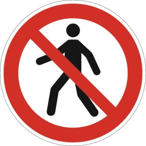 Znak zakazu ASR A1.3/DIN EN ISO 7010 zakaz wstępu pieszym tworzywo sztuczne