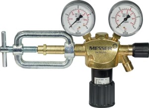 Reduktor ciśnienia butli CONSTANT 2000 acetylen 25 barów 1-stopn. pałąk MESSER-C
