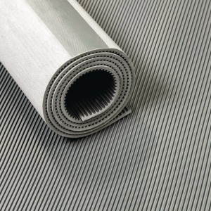 Mata izolacyjna z gumy szer. 1, 2m dł. 10m Grubość 4, 5mm sz. EPDM bez wkładki z