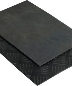 Mata o fakturze niekierunkowej szer. 1,4 m x dł. 10 m grubość 3 mm czarna NR/SBR