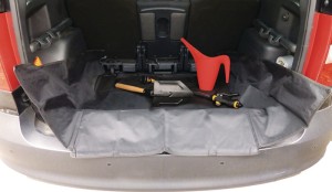 Mata do bagażników samochodowych poliester czarny dł. 105 x szer. 143 cm HP AUTO